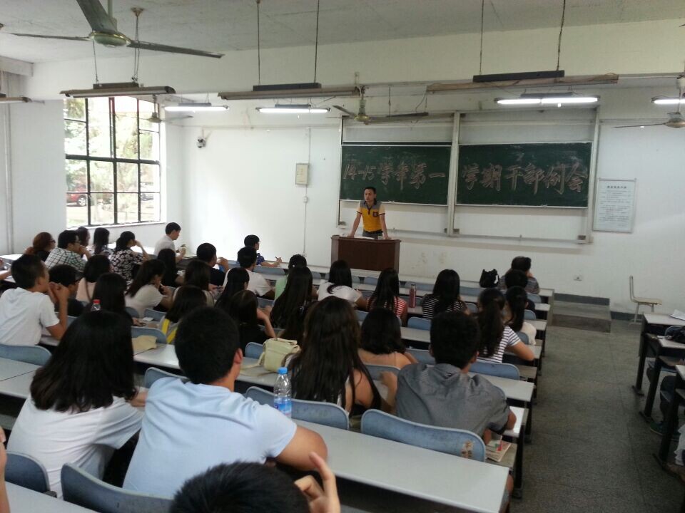 学生工作办公室主任张峰讲话